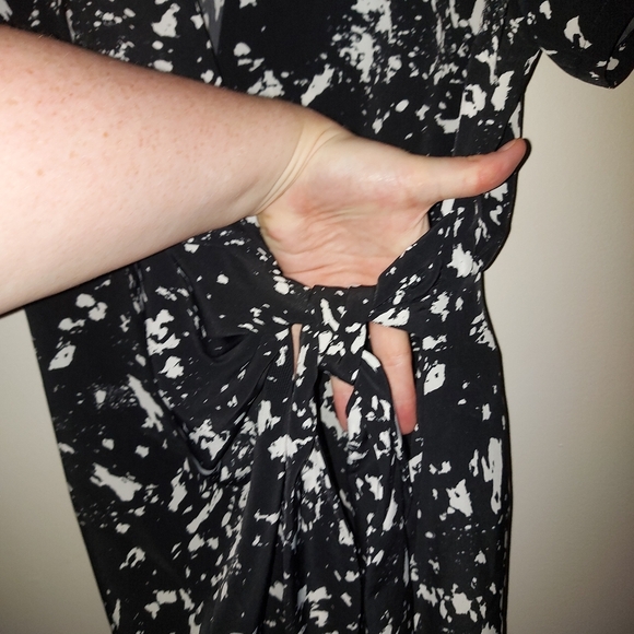 NWT Calvin Klein Black & White Wrap Tie Dress - Picture 4 of 8